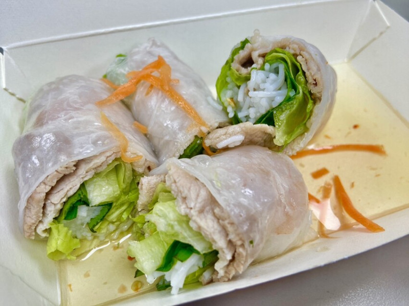 雙北美味越南河粉店 生牛肉河粉及蝦春捲 可是集結於清爽美味與豐富口味的絕妙結合