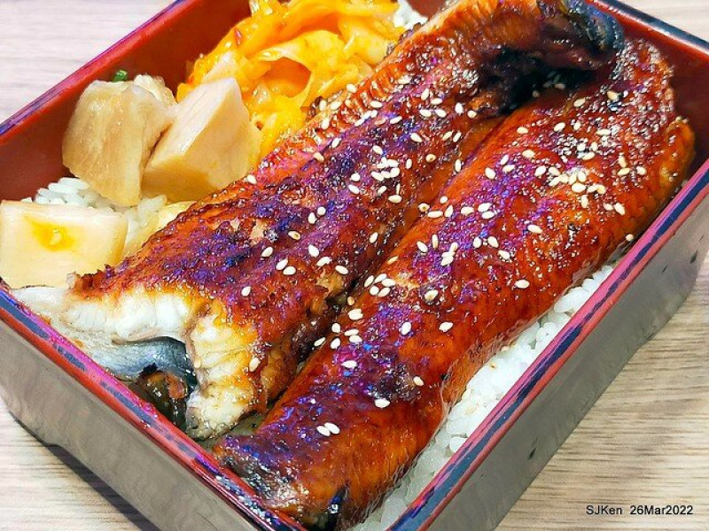 (台北華陰街美食)「三多屋爸爸嘴」日本料理店 --- 招牌「鰻魚飯」佐以味噌魚湯，肥美香軟溫熱暖心好滋味。 