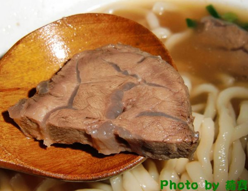 『神仙川味牛肉麵』肉軟湯好喝的清燉牛肉麵                      