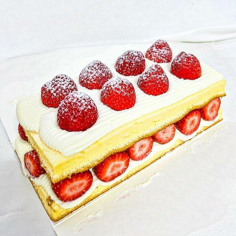(台北士林美食)宣原蛋糕 台北甜點蛋糕推薦 一年一度草莓季限定推出 秒速下訂排隊美食 草莓大又飽滿香甜美味 蛋糕簡單的美好