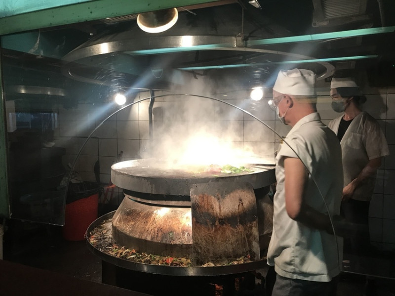 唐宮蒙古烤肉涮羊肉餐廳｜陳皮的日常 超級復古且屹立不搖的蒙古烤肉 捷運行天宮站
