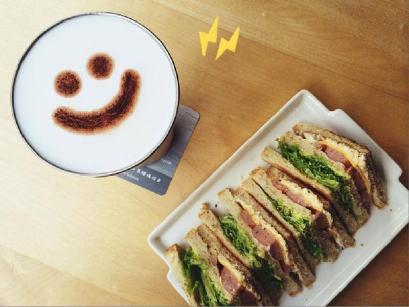 【 食記｜台中 】Café sora (Coffee Industry) 可以坐上一整天的咖啡廳