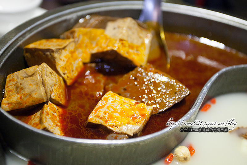 【蘆洲】紅鍋夠味、鴨血超好吃，白鍋也越煮越有味道．齊味麻辣鴛鴦鍋