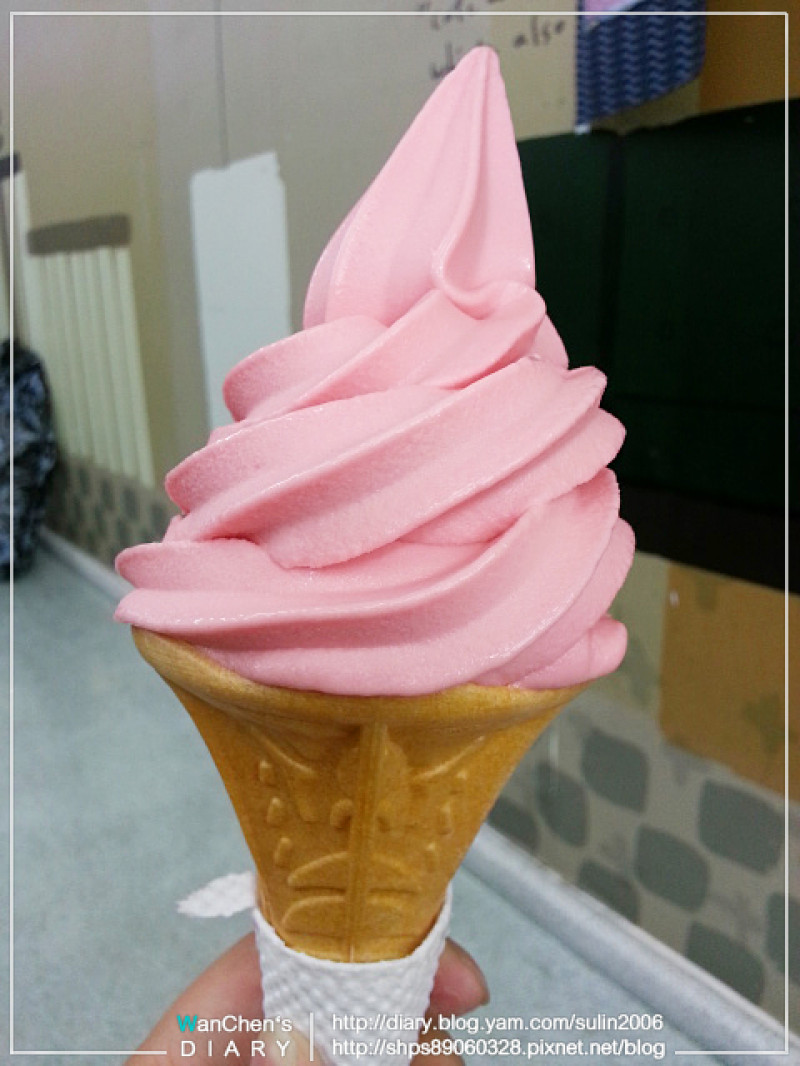 [食記] 全家霜淇淋 情人節限定草莓口味 全家便利商店冰淇淋 日本Nissei進口限定花杯 