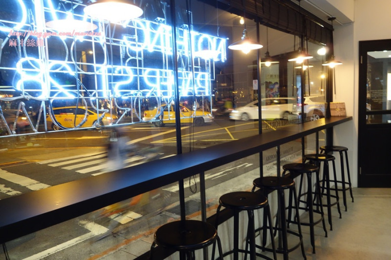 『華山』❤PAPER ST. COFFEE COMPANY 紙街咖啡館❤歐美風格簡約咖啡館