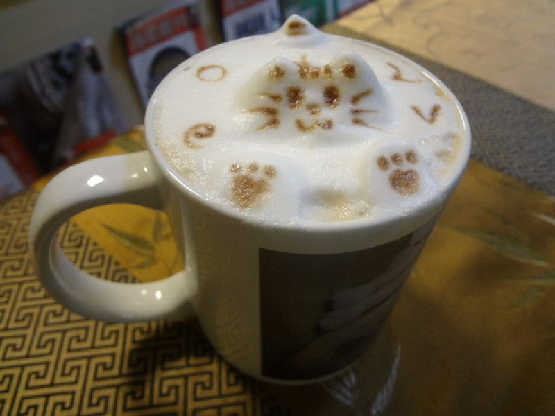 1021009[禮官三小愛台灣]咕嚕咕嚕貓咖啡與真實的貓一起喝咖啡與欣賞立體貓拉花但是價位有點高