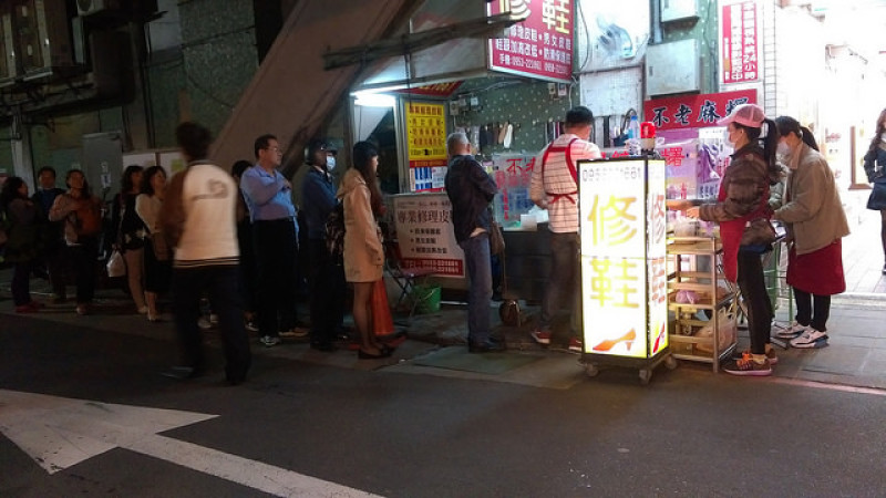 【不老麻糬】台北行天宮站超夯排隊美食，大顆飽滿的傳統客家麻糬，但吃起來好像也就那樣？