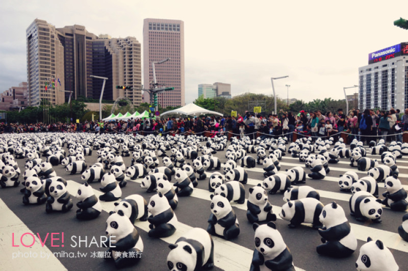 台北 ▌超萌紙貓熊特展「熊貓世界之旅」在台北市民廣場 捷運市府站2號出口
