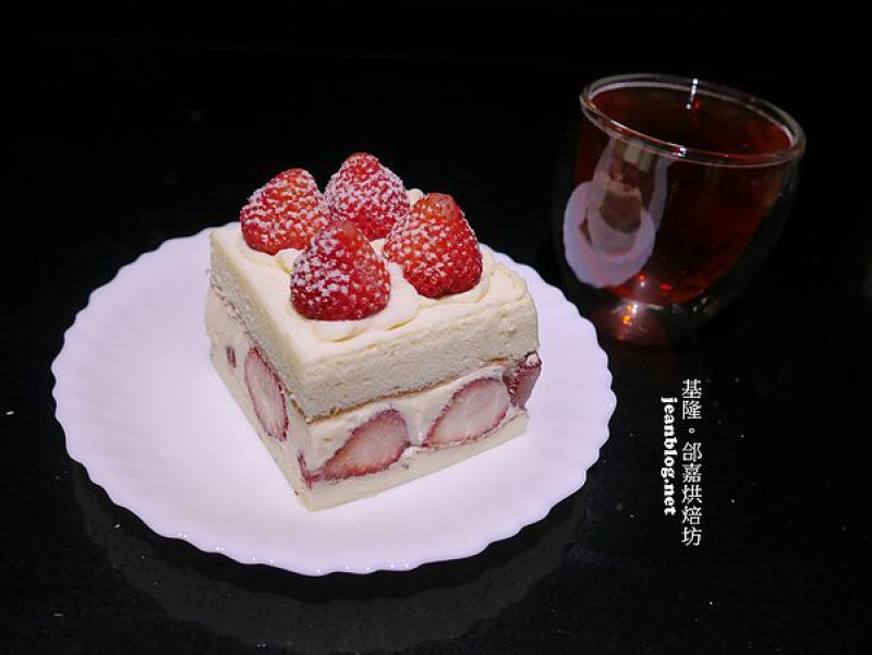 [團購]郃烘焙焙坊，北海道雙層草莓蛋糕、草莓杯杯、輕乳酪蛋糕，大顆草莓份量多到滿出來