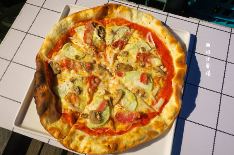 CopokaPIZZA 家庭式手工窯烤披薩｜隱身北捷東門站超酥脆餅皮披薩，滷肉飯、大腸麵線也可以卡滋卡滋吃！