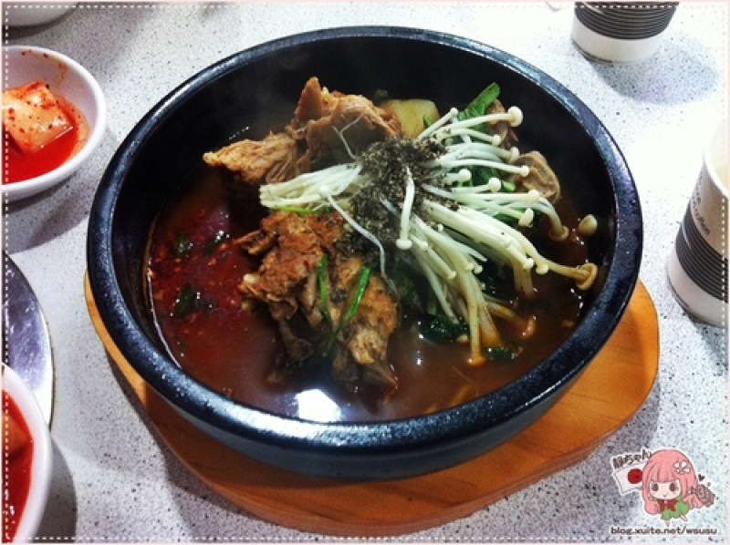 中山區 ❤東輝韓食館❤ 道地韓國味的馬鈴薯豬骨湯。近捷運行天宮站。