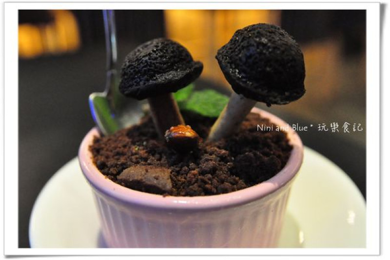 【台中美食】菇菇盆栽、立體熊拉花咖啡、貓掌冰沙，你選哪一道?米契爾先生主題餐廳(原:惹咖啡)