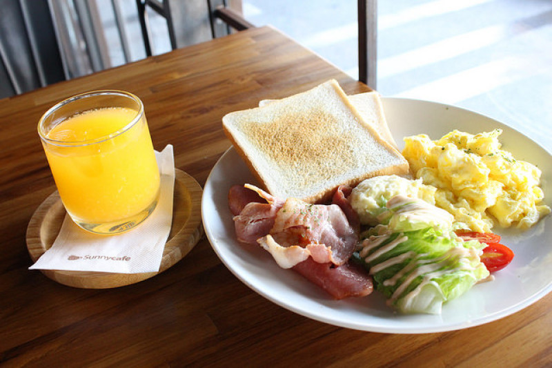 【食記】跟老公上班前的小約會~美好的一天就該從早晨開始,我們在Sunny Cafe享用早餐