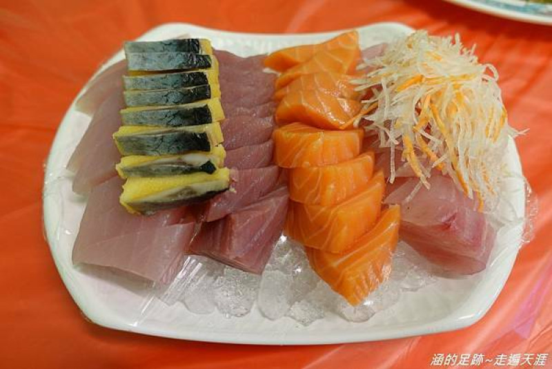 [墾丁美食] 後壁湖阿興生魚片 ~ 40片生魚片只要$200元! 新鮮好吃，google評價高，墾丁吃海鮮的好地方