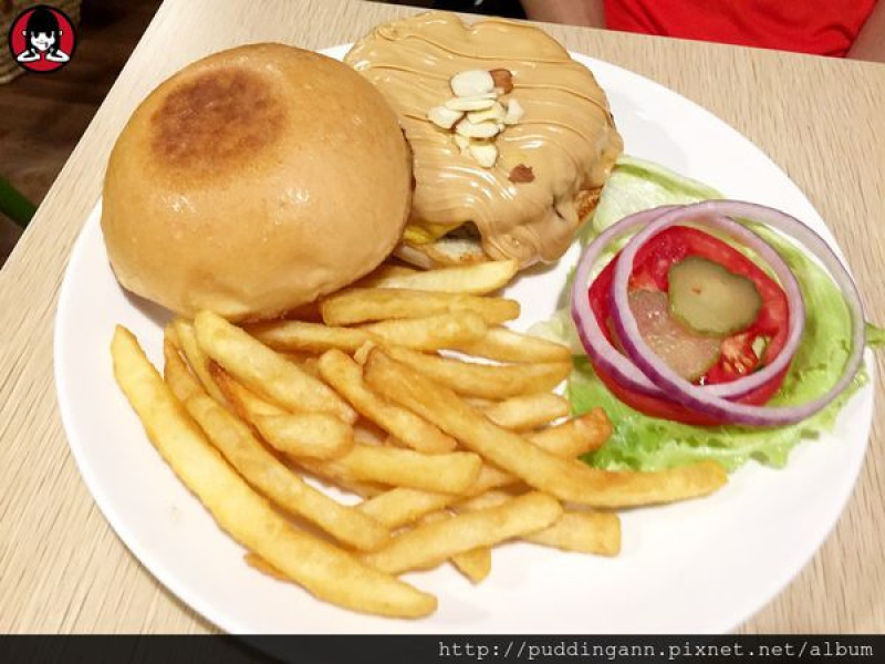 [食記]台北新店大坪林站 Judys Burger茱蒂漢堡 超犯規花生醬~新店也有好吃美式餐廳