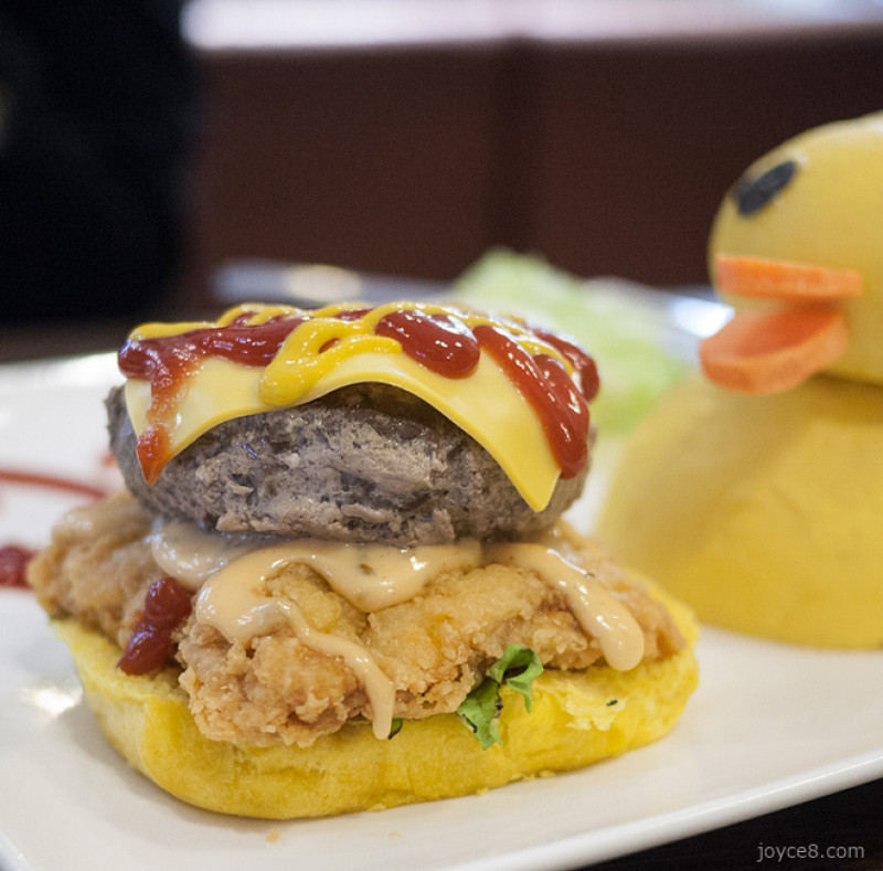  雙魚2次方美式漢堡，一中街美食，可愛卡通造型漢堡