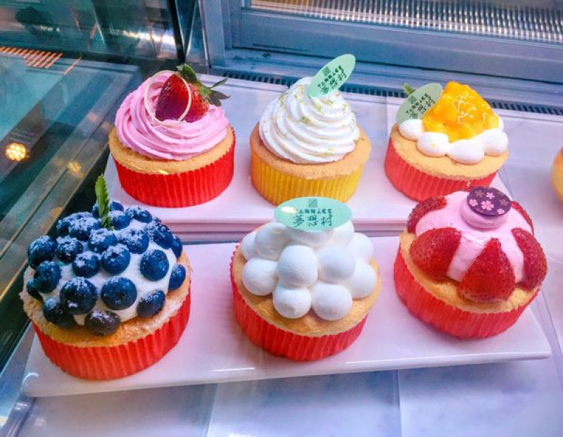 【台北陽明山 | 咖啡廳】野餐良伴---亞尼克夢想村1、2號店♣超可愛杯子蛋糕與美味檸檬派