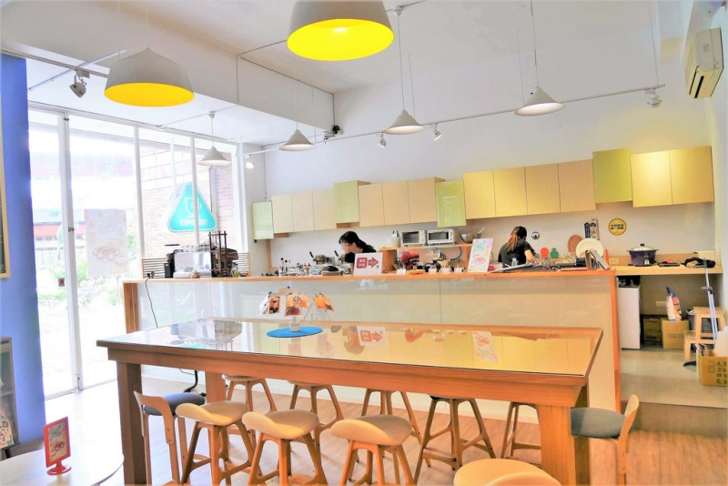 【台北北投 | 咖啡廳】如陽光般明亮柔和的暖黃色系咖啡廳♬三宜咖啡館 Triple E Cafe