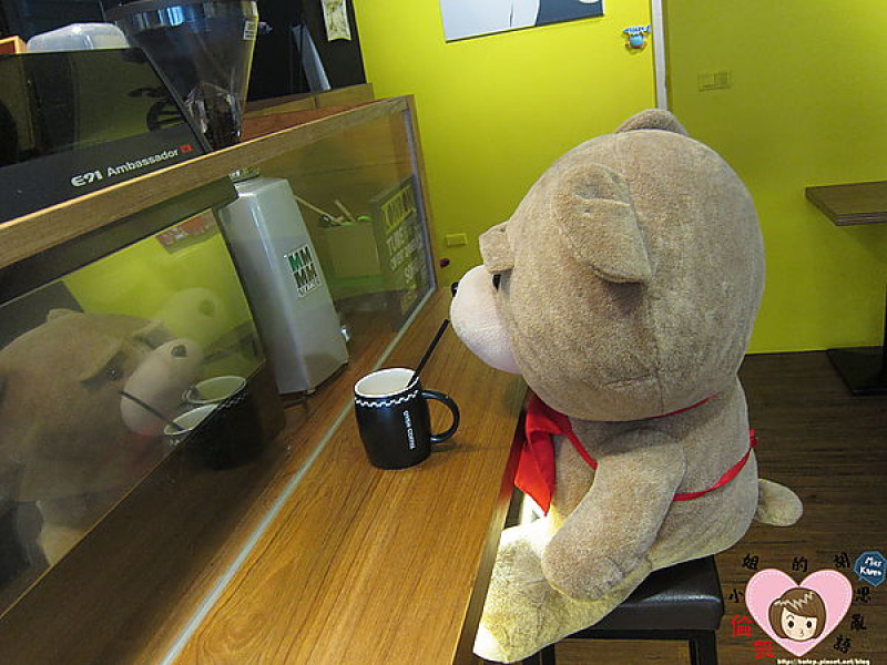 【美食】竹北。oven coffee勝利店～輕食．咖啡．熊麻吉≧∇≦
