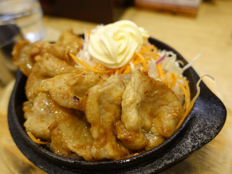 [食記] 屯京拉麵。日本家常美食--薑汁燒肉! 新光三越A8美食街