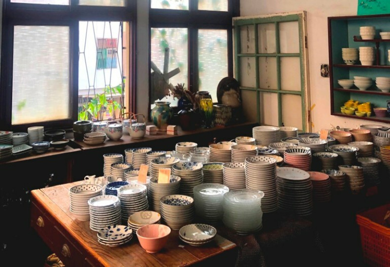 台南景點｜餐桌上的鹿早：藝術巷弄裡可以挖寶的平價瓷器餐具店
