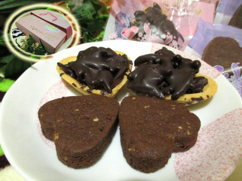 【鴻鼎菓子】特級黑巧克力禮盒(12入) - 香濃滑順的黑魔力