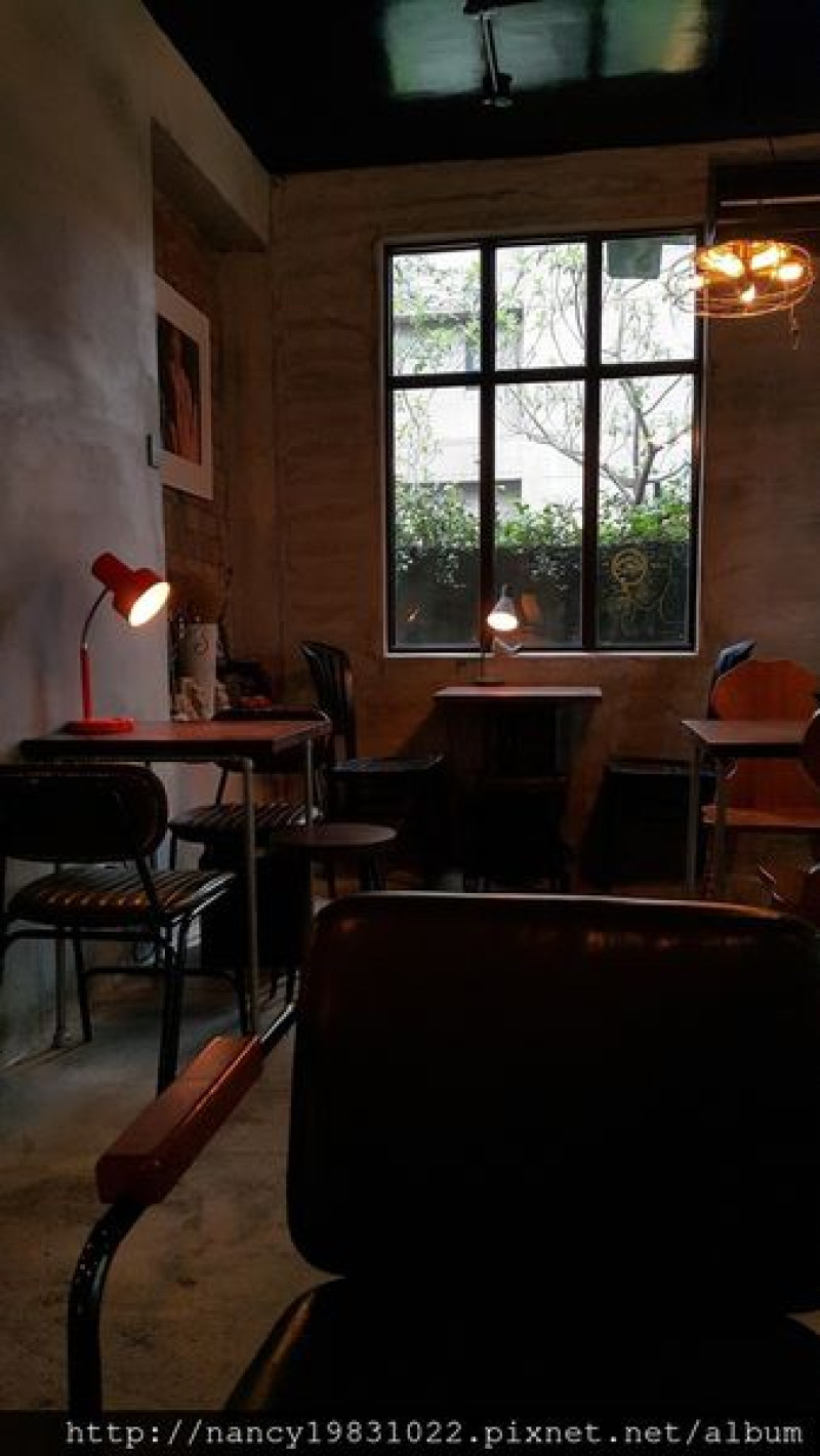 《食記》台北大安區巷弄韓式複合咖啡廳2J CAFE