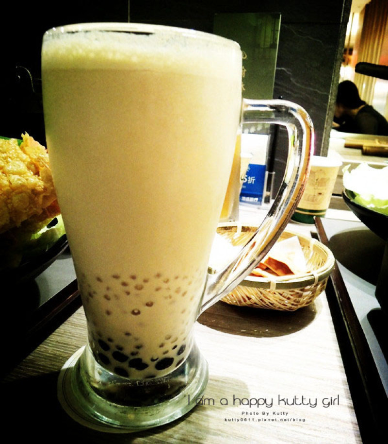 食記│新竹巨城翰林茶館，超大杯熊貓珍珠奶茶！來吃個火鍋吧