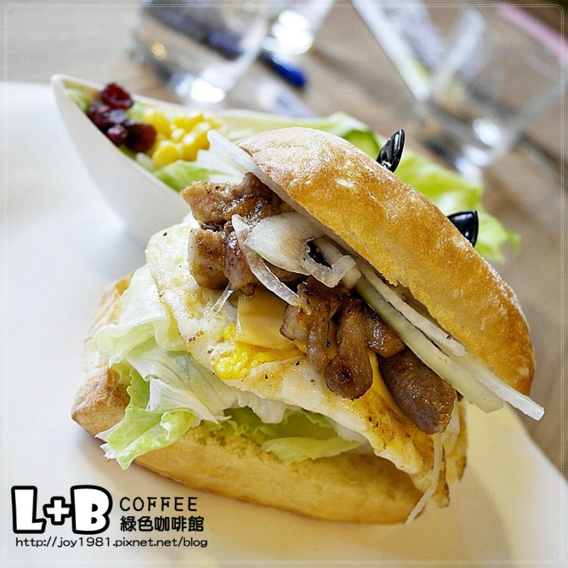 [台南東區] L+B coffee 綠色咖啡館-老屋新風貌，早午餐、鬆餅全日提供!