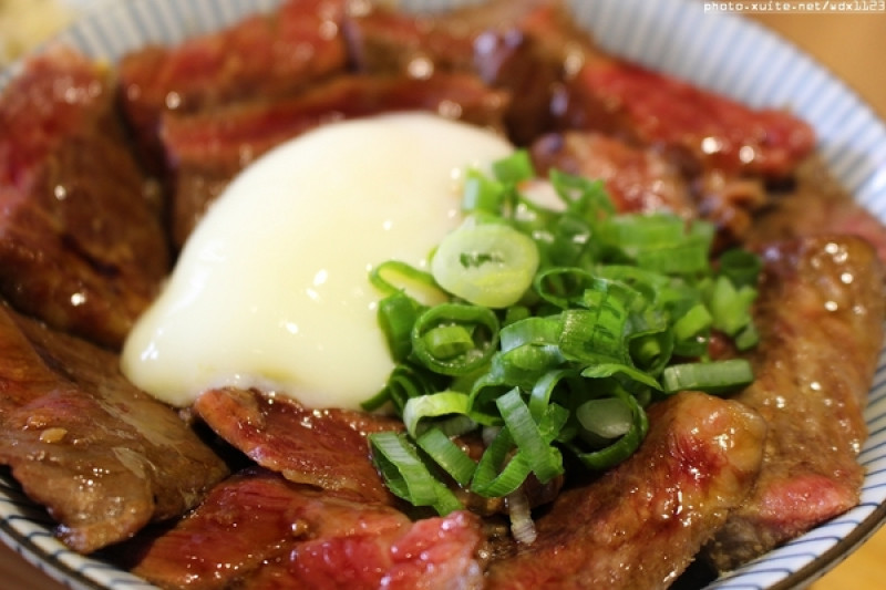 滿燒肉丼食堂 (青海店)✪滿滿的肉好幸福~103.12.16        
      