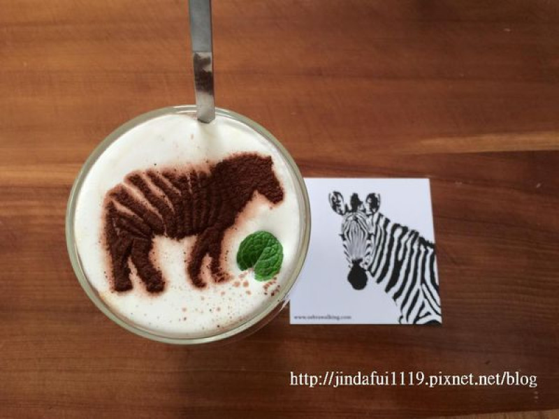【台中。食】Zebra Walking Cafe 斑馬散步 // 咖啡優於早午餐