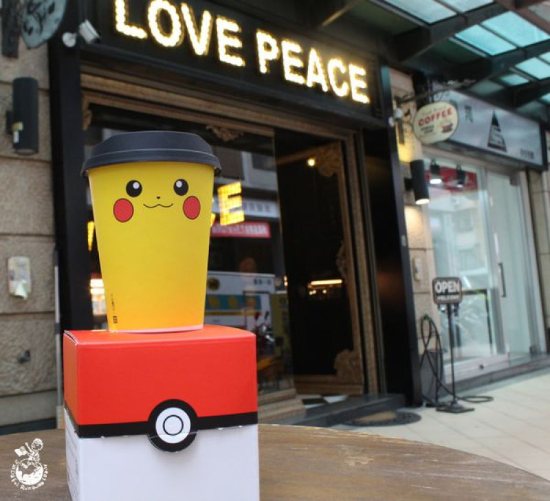 【台中西屯區。甜點】 //日本 Pokémon 官方授權的神奇寶貝造型馬卡龍，快揪朋友到Love . x . Peace Café作一場寶可夢吧！