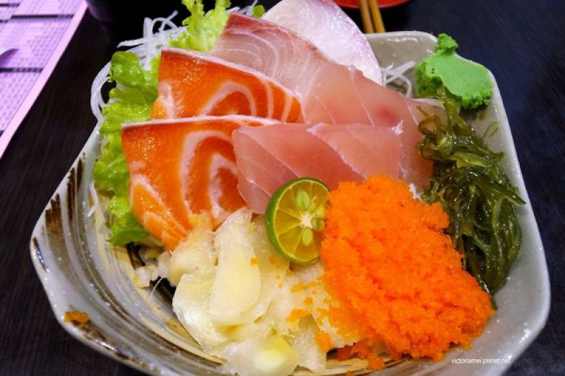 【食記】內湖737美食《阿宏日式料理》便宜又大碗又新鮮的生魚片、壽司、丼飯　▪捷運港墘站