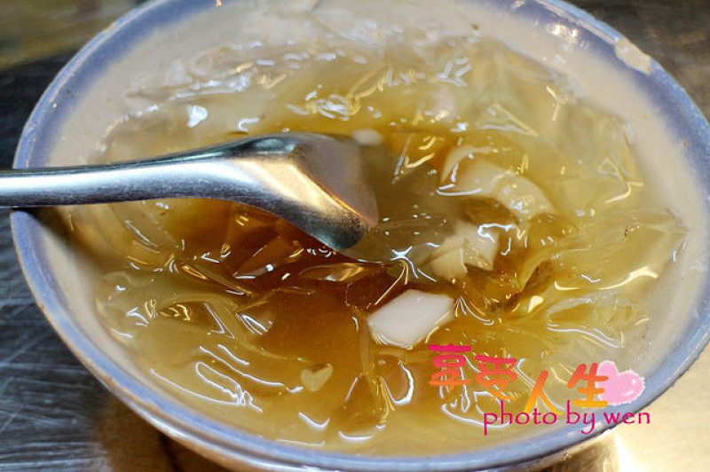 《甜湯》台南。清水堂愛玉專賣店～限量版甜湯，晚來早到攏呷嘸！