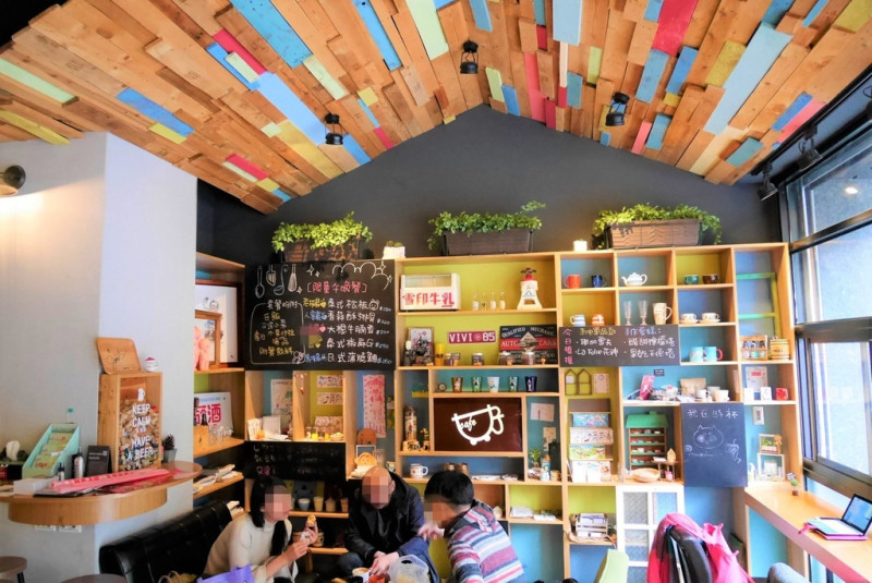 【台北民權西路站 | 咖啡廳】澳式彩色屋頂下的可愛雜貨風咖啡廳☼好杯咖啡