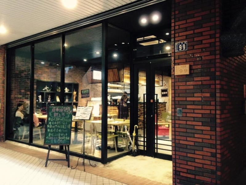 [新竹] V.Cafe 巨城商圈再一發~~有我喜歡的墨魚黑麵~~!!