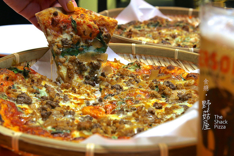 [食癮-西式]野菇屋pizza-來吃帥帥外國老闆的美味比薩吧！新店美食/窯烤比薩/北宜路一段美食