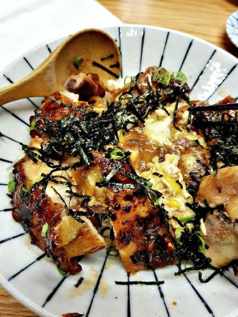 新竹市東區 [魚鮮會社關新店] 生意好又不錯吃的日本料理 ~ 日式丼飯 比目魚壽司 2019食記