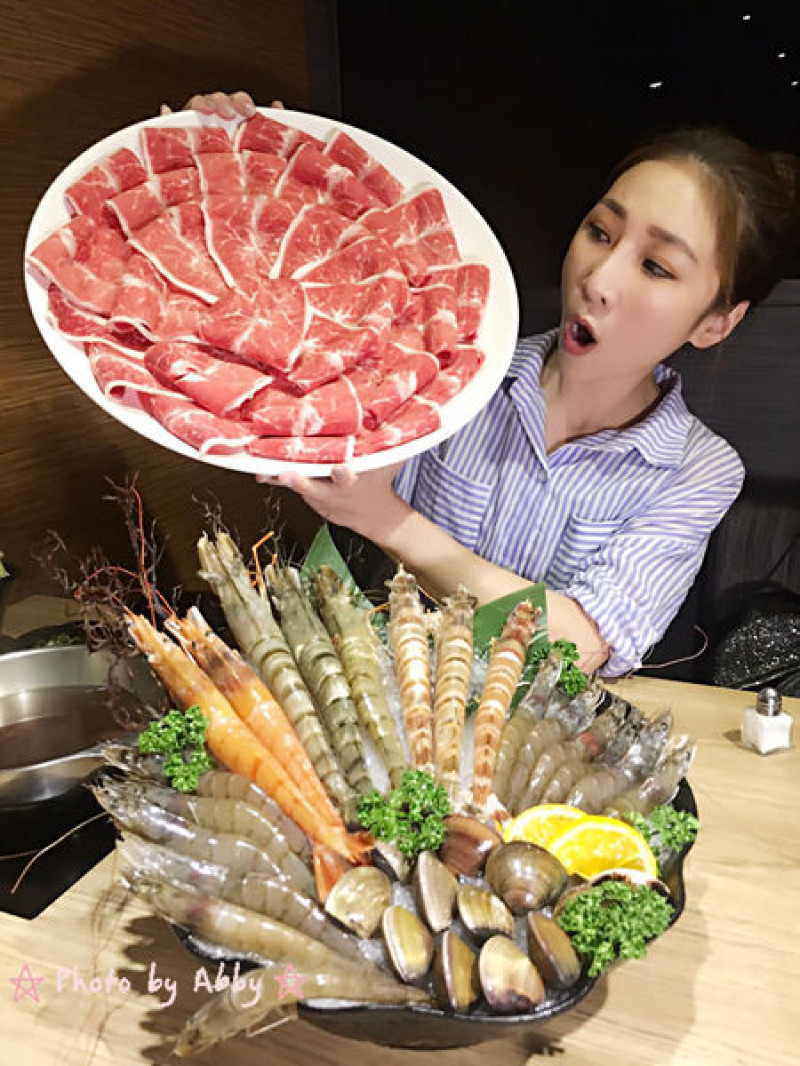 【食記:內湖 】團緣涮涮屋。肉品選擇超多元,現撈海鮮超驚豔,活鮑魚,北寄貝超美味