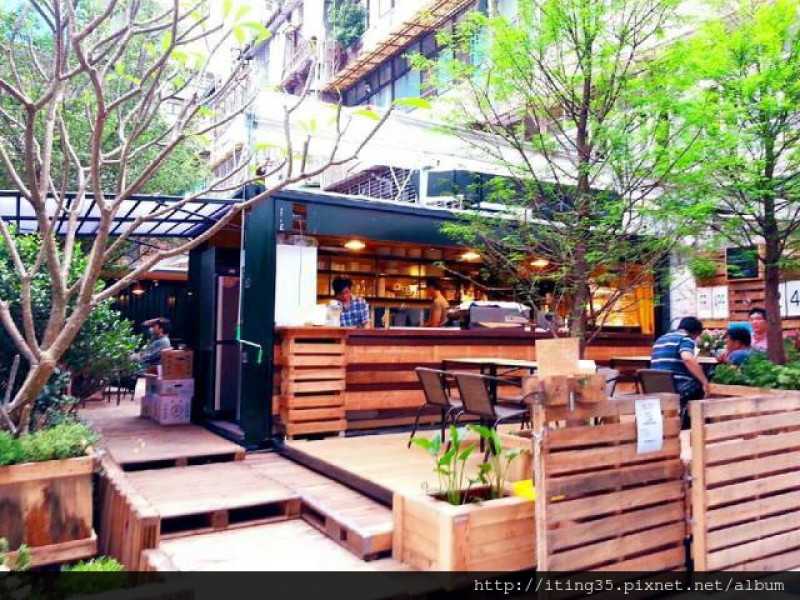 【中山站】貨櫃屋改建的咖啡小綠洲~Nomads Expo Cafe游睦咖啡