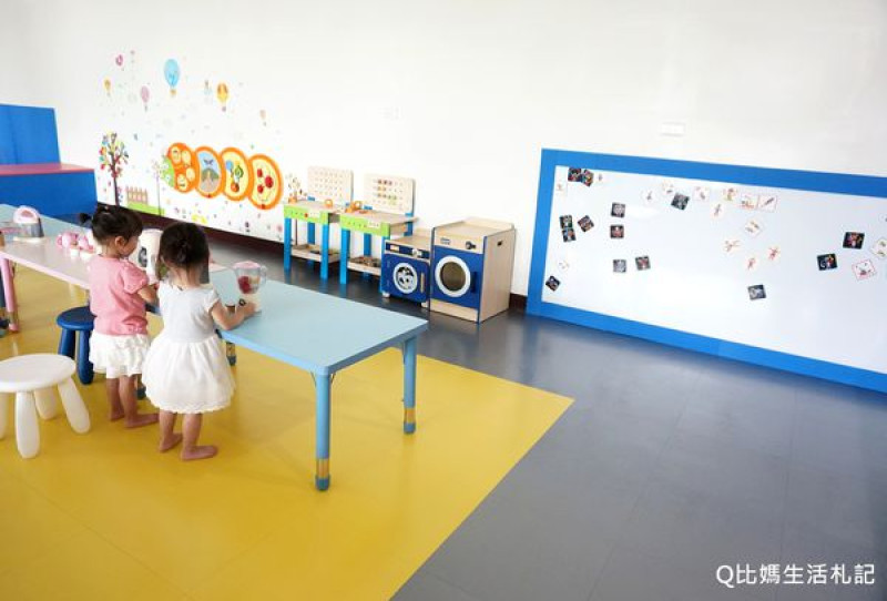 簡單實在的小小孩快樂空間，豐富的扮演區小孩很愛@快樂時光親子館*新竹竹北
