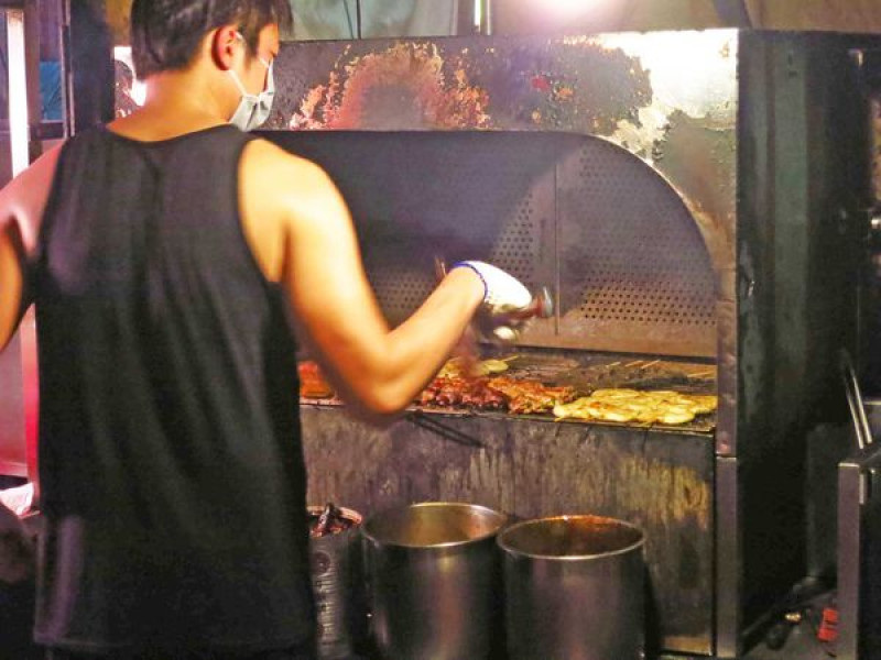 【中和美食】廣福路廟口烤肉攤-在地人極推的烤肉攤