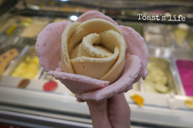 【台中食記】布達佩斯冰淇淋專賣店，天然玫瑰花瓣冰淇淋