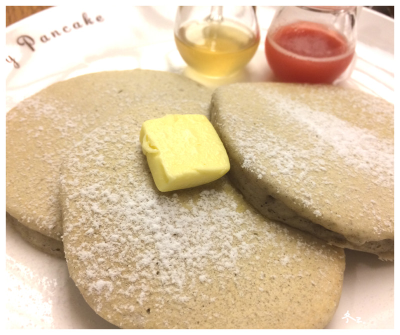 【台北信義】九州鬆餅咖啡(松菸店)——嚴選素材的鬆餅粉。