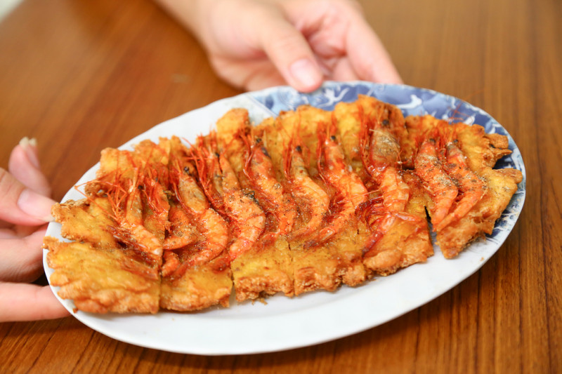 巷仔口海蝦餅。懷念的宜蘭美食，北門口的古早味小吃「巷仔口海蝦餅」，目前已經停止營業。