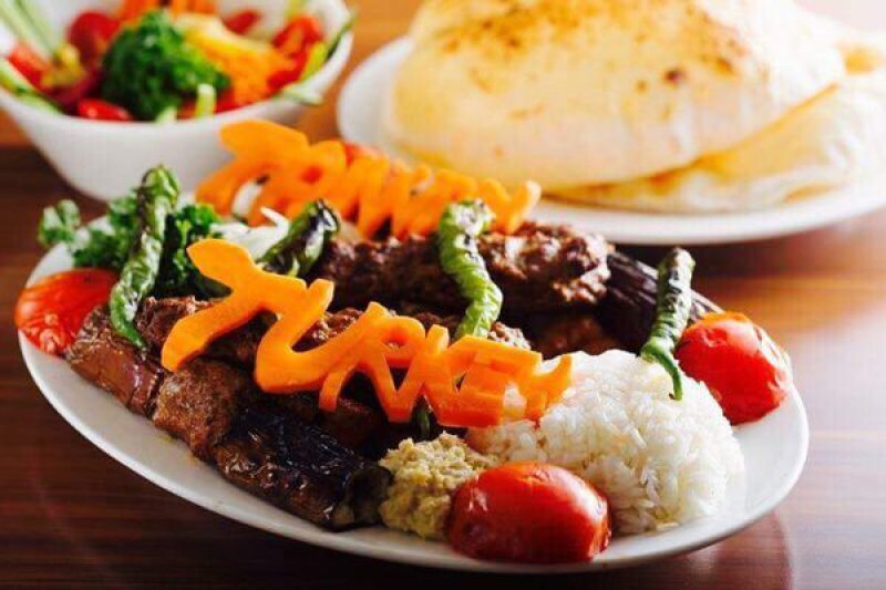 《番紅花城土耳其餐廳》主廚復刻家鄉味，烤肉、披得異國料理一吃上癮