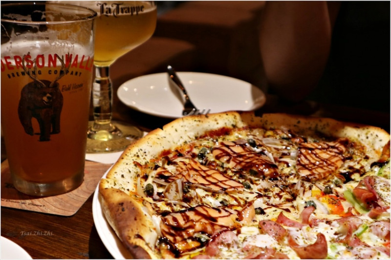 [新竹東區]DOCK Pizza & Bar 道可小酒館|各國精釀啤酒選不完，薄皮PIZZA多種口味任你選(可雙拼)