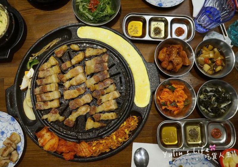 滋滋咕嚕 ♥ 東區2號店悄悄開幕 ♥ 納豆開的人氣紅不讓 ♥ 韓式燒烤