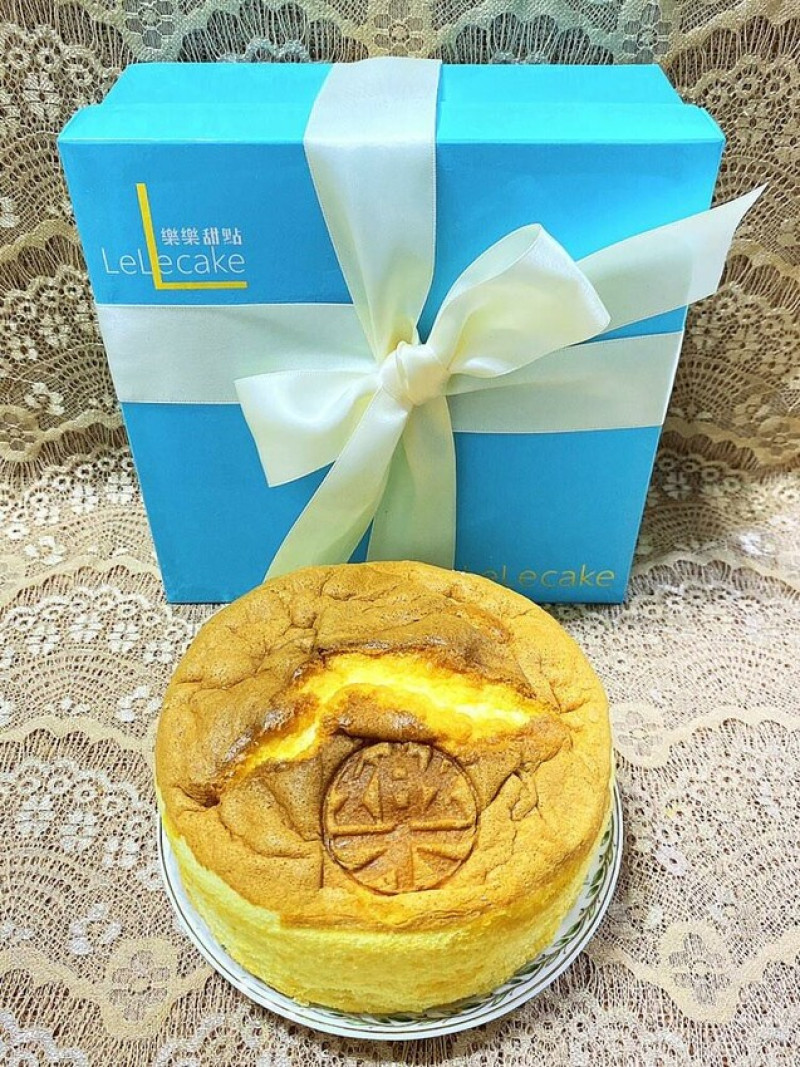 [分享]樂樂甜點脆皮提拉米蘇(9入/盒)1盒+爆漿雞蛋布丁蛋糕一盒