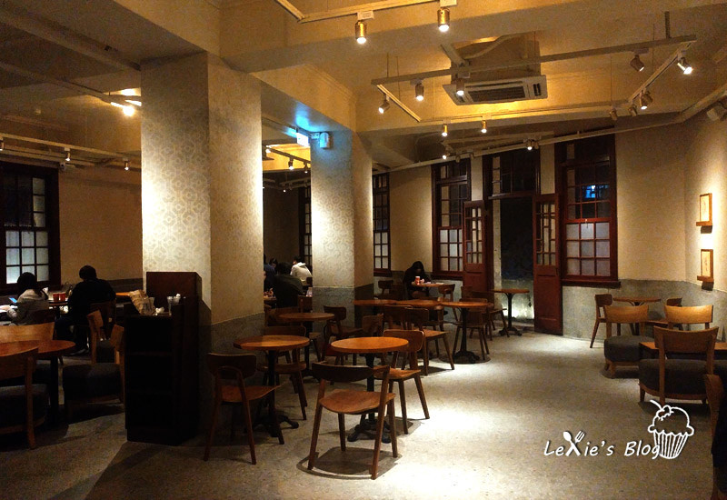 食記【台北】萬華林宅星巴克，裝潢古色古香空間大又舒適，咖啡廳推薦